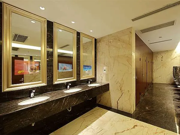 digital kiosk mirror display